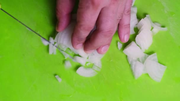 Soğanları Bıçakla Doğra Yemek Hazırlığı — Stok video