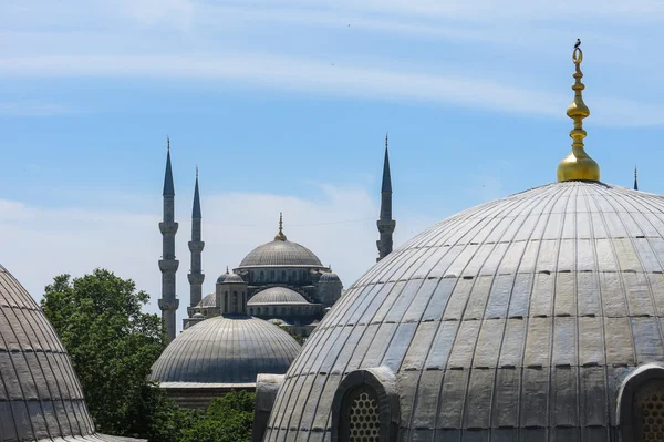 A Mesquita Azul e a Catedral de Santa Sofia, Istambul, Turquia . — Fotografia de Stock