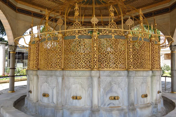 Fountain for ritual ablutions of Hagia Sophia, Istambul, Turkey — Stock Photo, Image