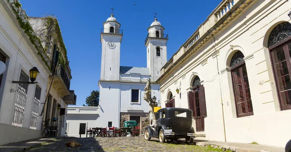 Zastaralá Auta Před Kostelem Colonia Del Sacramento Uruguayi Jedno Nejstarších — Stock fotografie