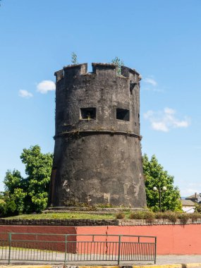 Eski İspanyol kulesi. El Torreon Los Canelos o Torreon de Cantarranas, Valdivia, Los Rios Bölgesi, Şili Güney Amerika. 17. yüzyıldan kalma tarihler