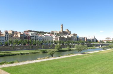 Segre River Lleida şehir geçer