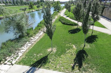 Segre nehrin Lleida, İspanya