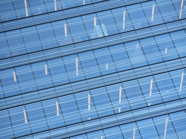 Edificio per uffici di sfondo con cristalli blu — Foto Stock