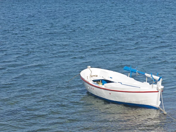 Barco de pesca Mediterráneo . — Foto de Stock