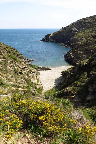 Liten strand vid Medelhavet — Stockfoto