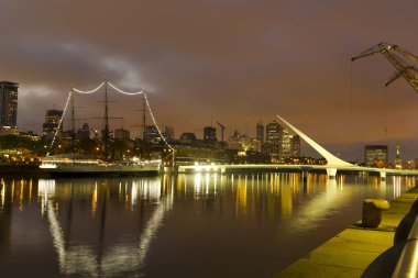 Buenos Aires, Arjantin. Geceleyin Puerto Madero. 
