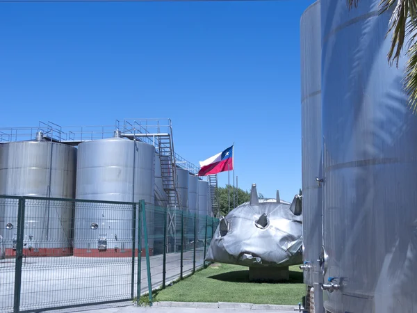 Tanques de fermentación metálica del vino. Chile —  Fotos de Stock