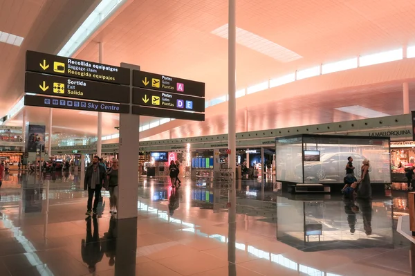 巴塞罗那机场内部, 西班牙. — 图库照片