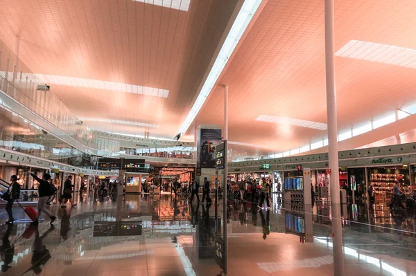 Interieur van de luchthaven van Barcelona, Spanje. — Stockfoto