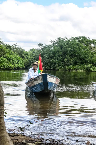 Boat Crossing the Amazon. — Stock Photo, Image