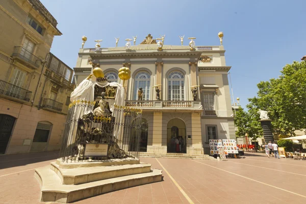 Vchod do divadla a muzeum Dalího, figueres, Španělsko. — Stock fotografie