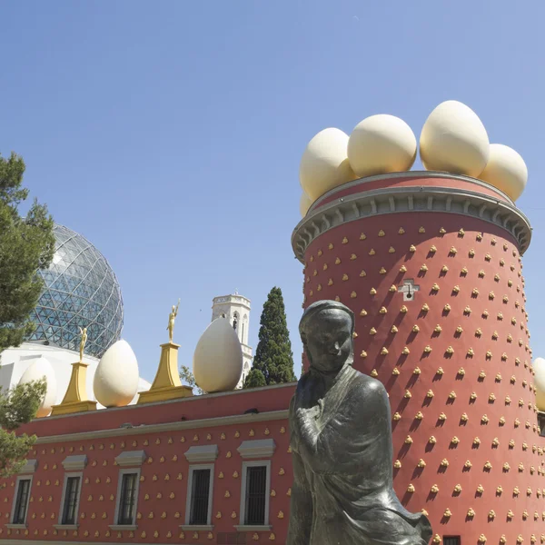 Pomnik i dali Muzeum Tramuntana. Figueres — Zdjęcie stockowe