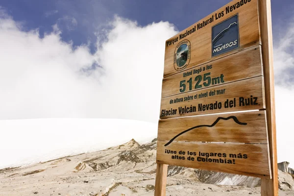 Glaciar Volcán Nevado del Ruiz letrero . —  Fotos de Stock