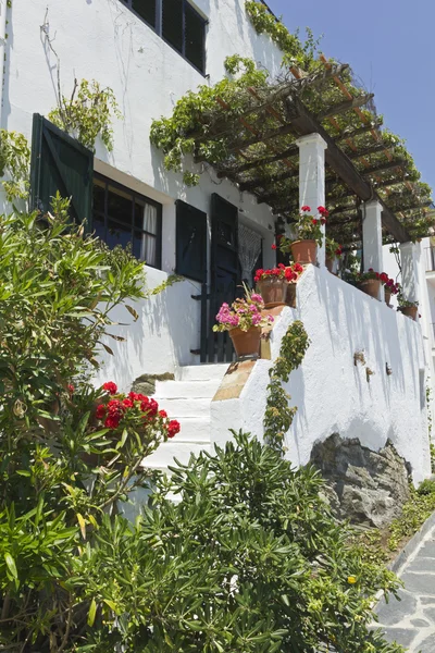 Witte huis, typisch van de Middellandse Zee — Stockfoto