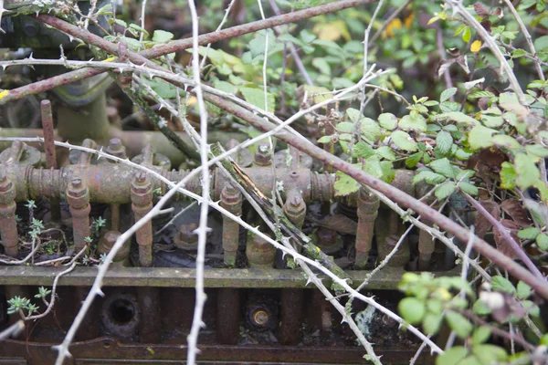 Old engine abandoned in nature — Stock Photo, Image