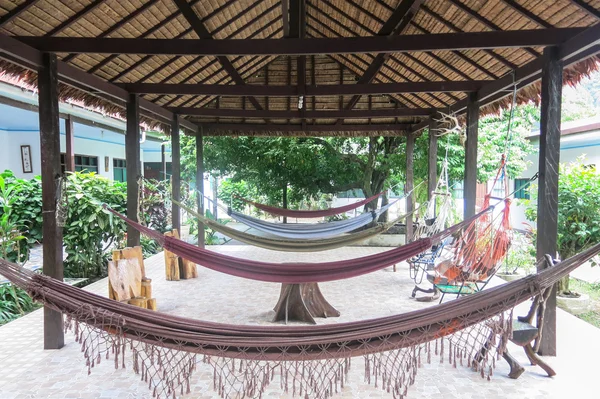 Uma vista de um resort na Amazônia em um dia ensolarado . — Fotografia de Stock