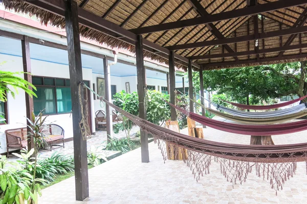 Uma vista de um resort na Amazônia em um dia ensolarado . — Fotografia de Stock