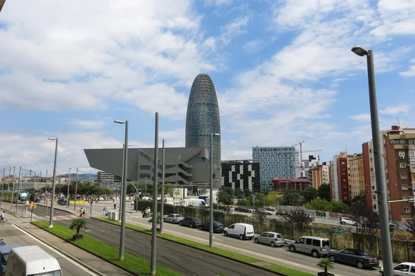 Μουσείο Disseny διανομέα Βαρκελώνης και Torre Agbar — Φωτογραφία Αρχείου