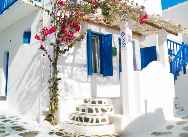Традиционная архитектура деревни Ия на острове Санторини, Гре — стоковое фото