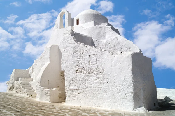 Gamla kyrkan Panagia Paraportiani på ön Mykonos i Grekland — Stockfoto