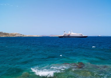 cruise gemi limanda Mikonos, Yunanistan