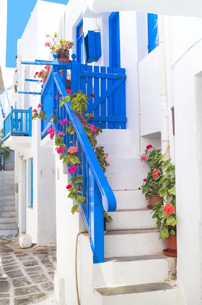 Arquitetura tradicional da vila de Oia na ilha de Santorini, Gre — Fotografia de Stock