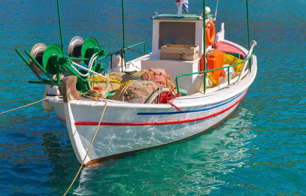 Barco de pesca tradicional na ilha de Mykonos Grécia — Fotografia de Stock