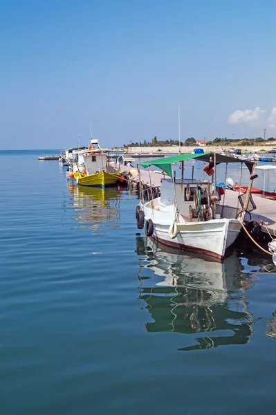 Barco de pesca tradicional na Grécia — Fotografia de Stock