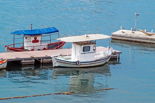 Традиционные рыболовные суда Греции — стоковое фото