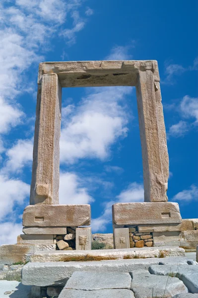 Porta antiga do templo de Apollon na ilha de Naxos, na Grécia — Fotografia de Stock