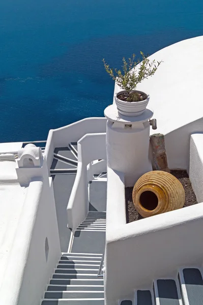 Architettura tradizionale del villaggio di Oia sull'isola di Santorini, Gre — Foto Stock