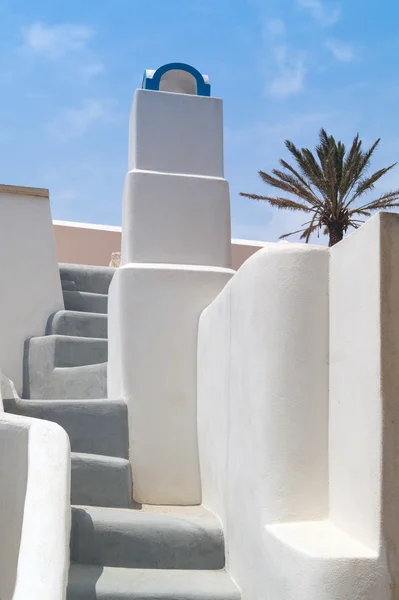 Arquitectura tradicional del pueblo de Oia en la isla de Santorini, Gre — Foto de Stock