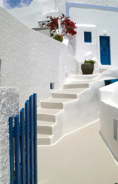 Tradycyjną architekturę miejscowości oia, na wyspie santorini, gre — Zdjęcie stockowe