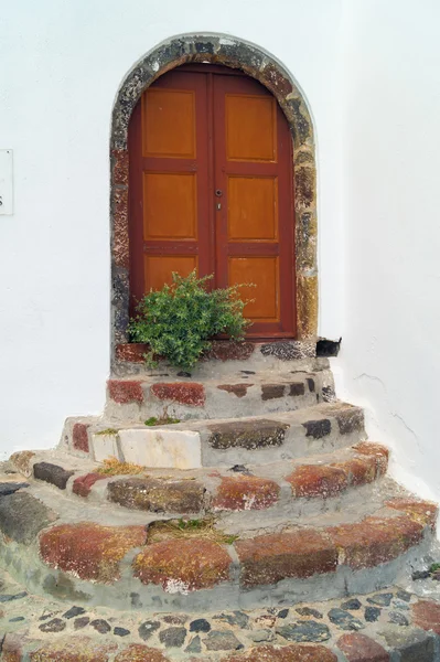 Architettura tradizionale del villaggio di Oia sull'isola di Santorini, Gre — Foto Stock