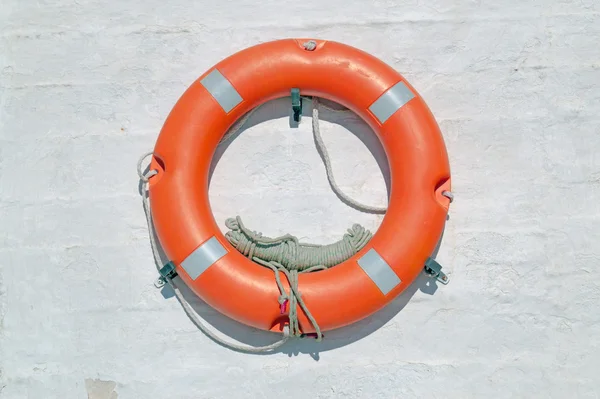 Life buoy on ferry crossing the mediterranean sea to Santorini i — Stock Photo, Image