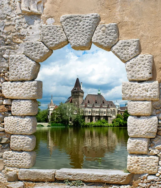 Il castello di Vajdahunyad, il parco principale di Budapest — Foto Stock