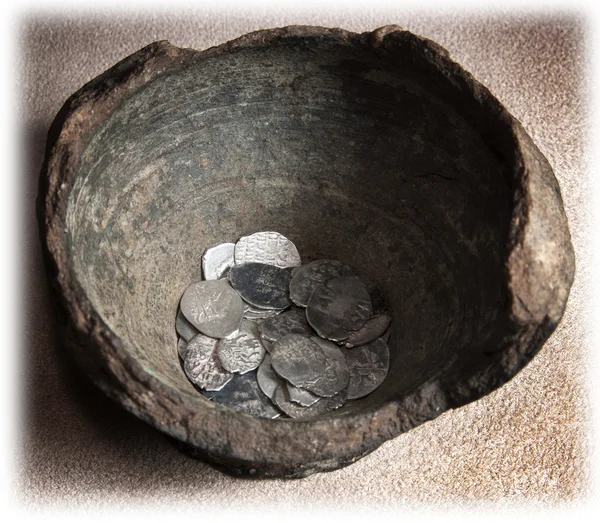 Древние монеты из разных металлов — стоковое фото