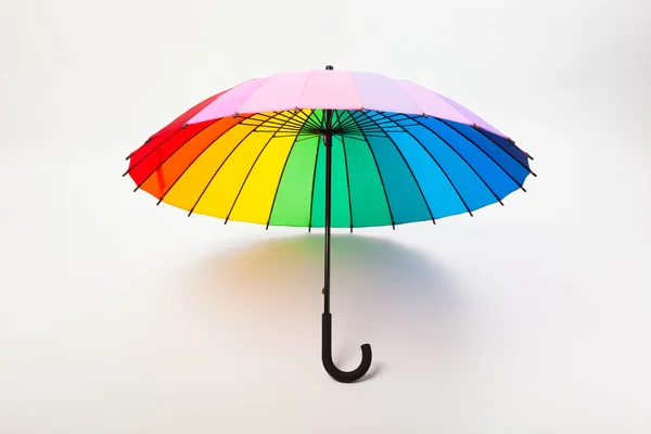 Többszínű esernyő, fehér háttér — Stock Fotó