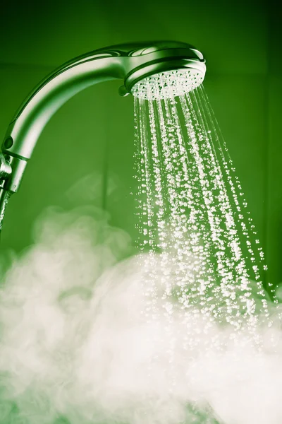 Ducha con agua y vapor, tono verde — Foto de Stock