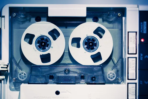 Винтажная аудиолента компактная кассета, синий тон — стоковое фото