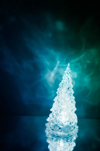 Lámpara árbol de Navidad luz azul con reflejo —  Fotos de Stock