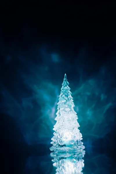 Lámpara árbol de Navidad luz azul con reflejo —  Fotos de Stock