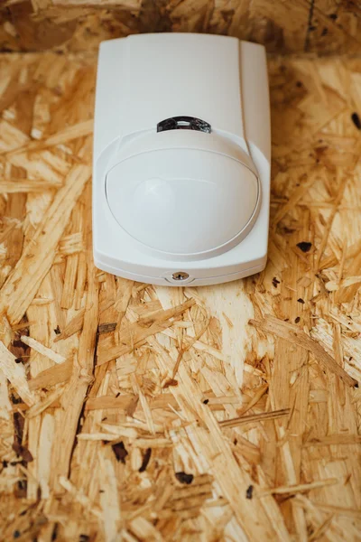 Motion detector (sensor) in action, osb wall background — Stock Photo, Image