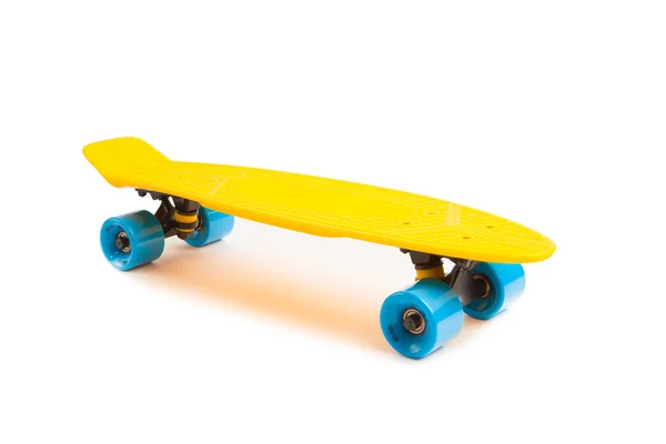 Amarelo penny skate, isolado em branco — Fotografia de Stock