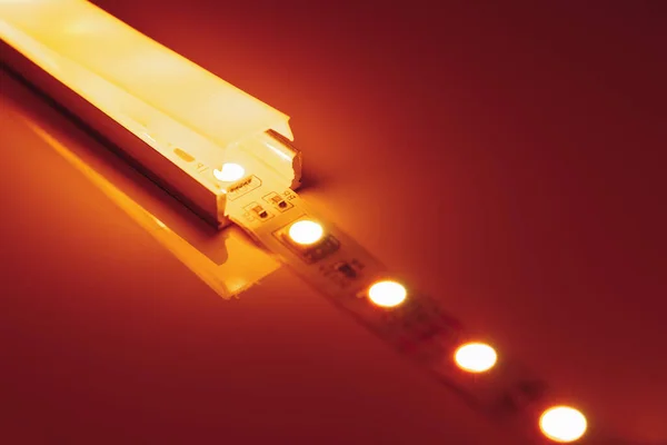 Luce Arancione Striscia Led Nel Diffusore Canale Alluminio — Foto Stock