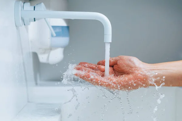 Hand Faucet Flowing Water Splash — Stock Photo, Image