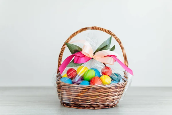 Easter Color Eggs Festive Gift Basket Light Gray Wooden Background — Stock Photo, Image