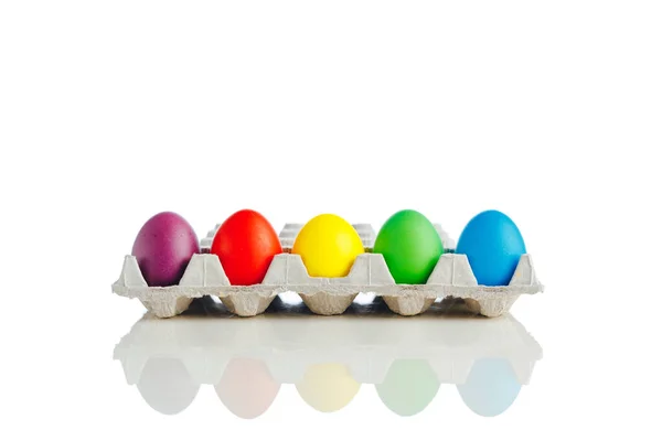 Caixa Ovos Coloridos Festivos Isolado Branco Com Espaço Cópia — Fotografia de Stock