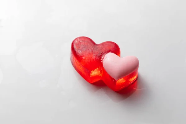 Sapone Fatto Mano Con Forma Cuore Sfondo Bianco — Foto Stock